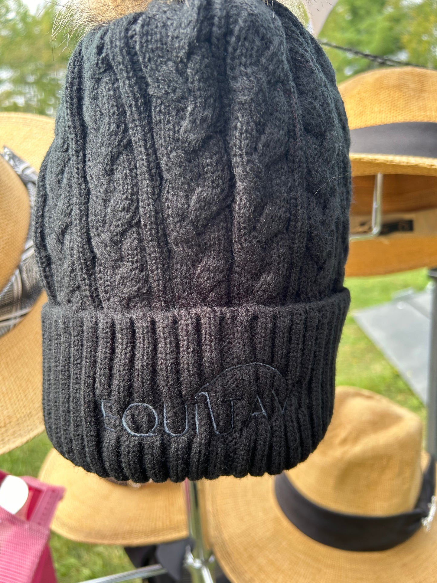 Pompom hat | Equitavi