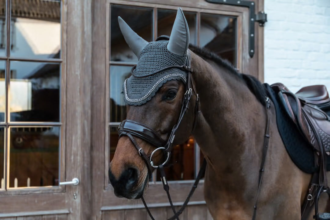 https://equitavisports.ca › products › bonnet-wellington-stone-pearl-kentucky-horsewear
Bonnet Wellington Stone & Pearl | Kentucky Horsewear