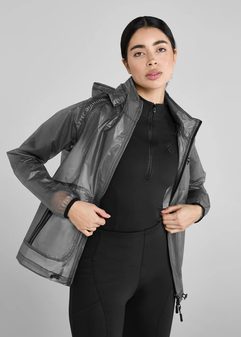 https://equitavisports.ca › products › veste-de-pluie-noire-transparente-aztec-diamond