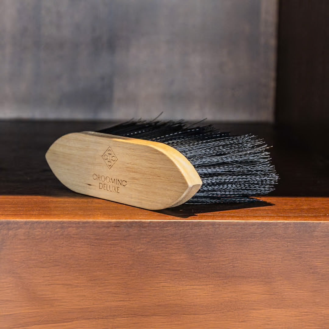 https://equitavisports.ca › products › brosse-classique-en-bois-longue-douce-kentucky-horeware