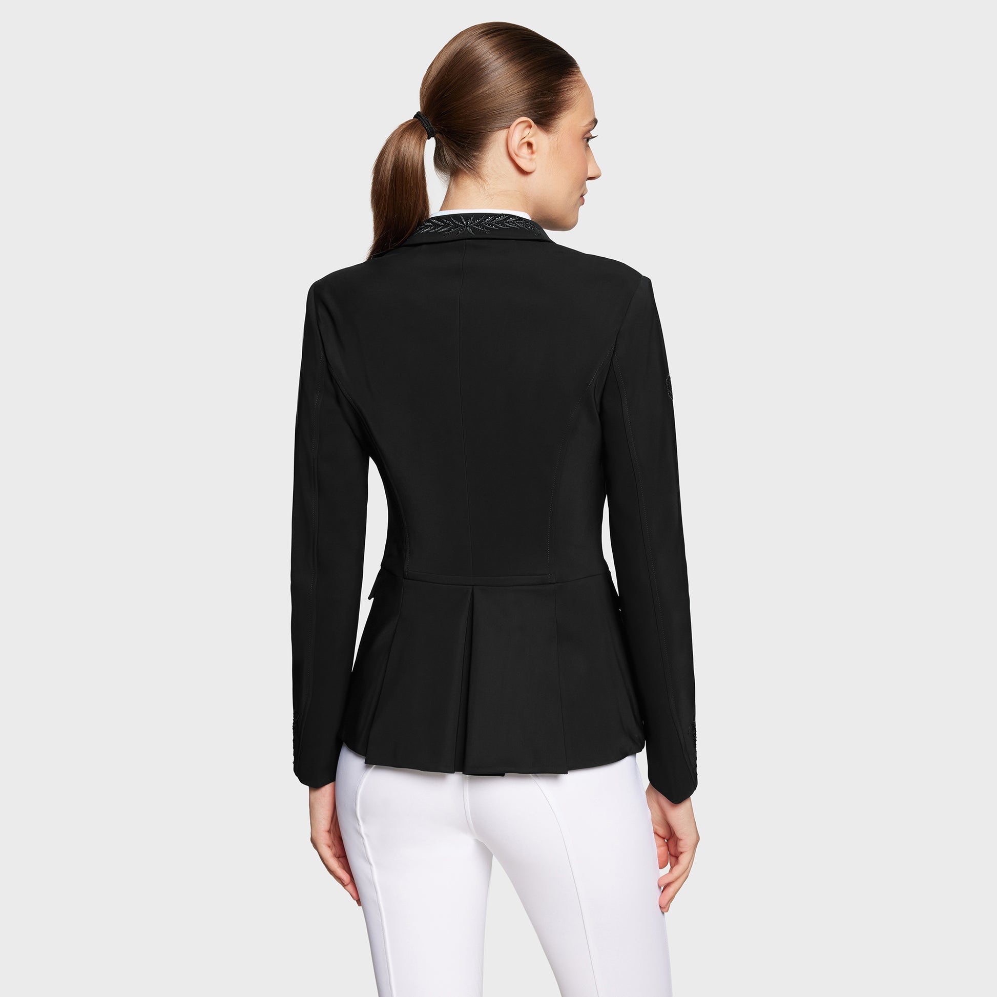 https://equitavisports.ca › products › veste-de-concours-victory-flower-crystal-fw25