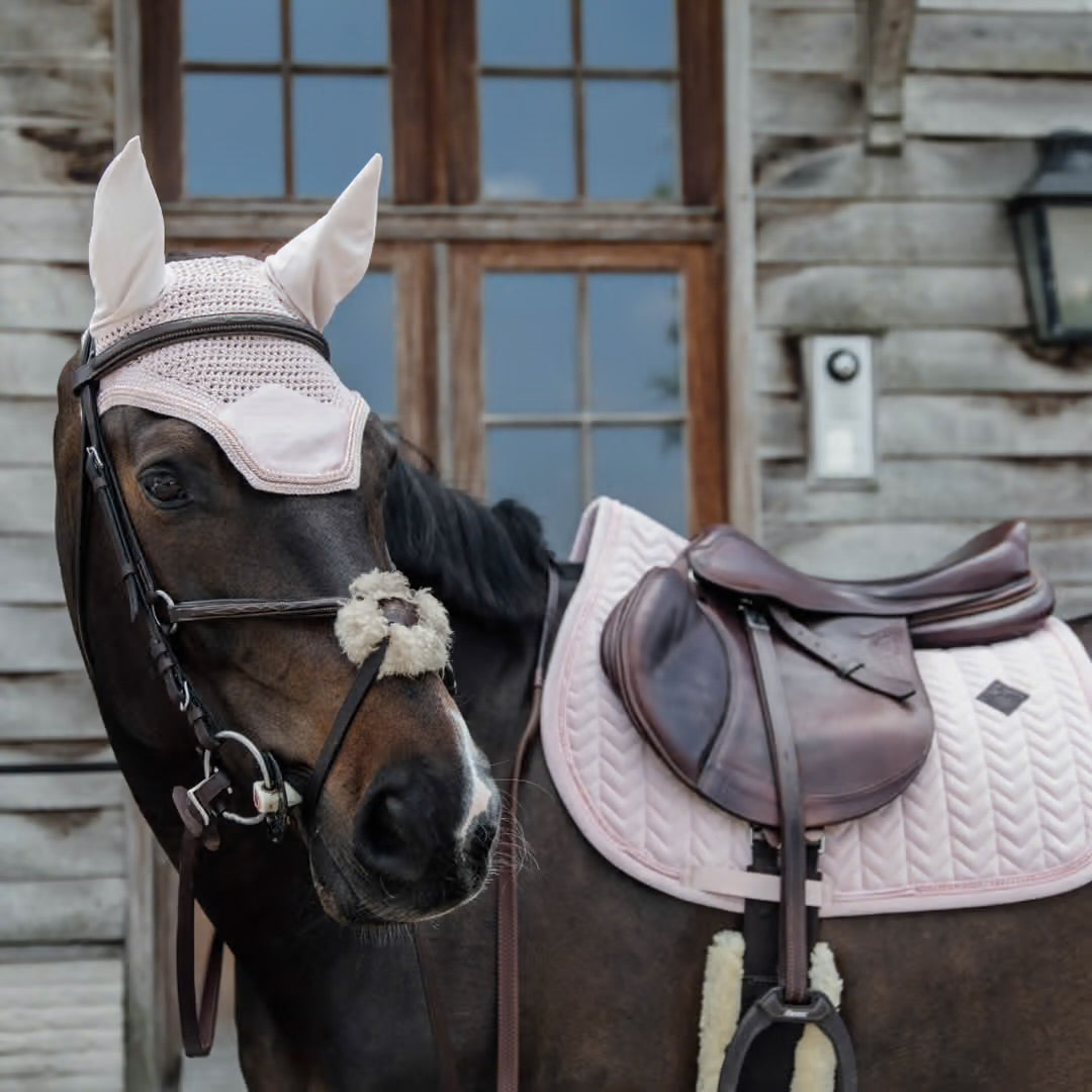 https://equitavisports.ca › products › tapis-de-selle-velvet-pearls-jumping-kentucky-horsewear
