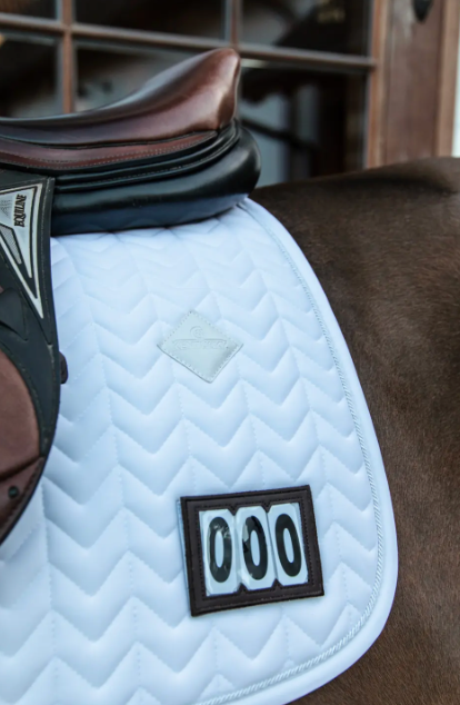 https://equitavisports.ca › products › tapis-de-selle-fishbone-competition-jumping-kentucky-horseware