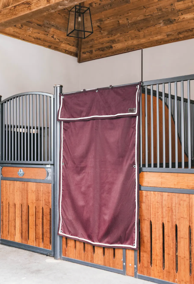 https://equitavisports.ca › products › draperie-de-stall-a-lepreuve-de-leau-kentucky-horsewear