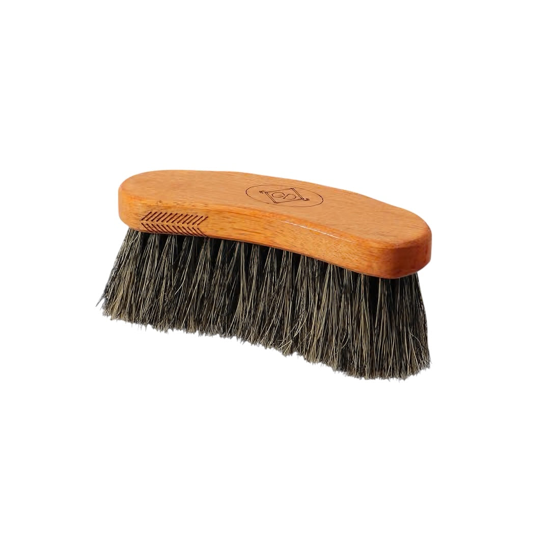 https://equitavisports.ca › products › brosse-a-poils-durs-kentucky