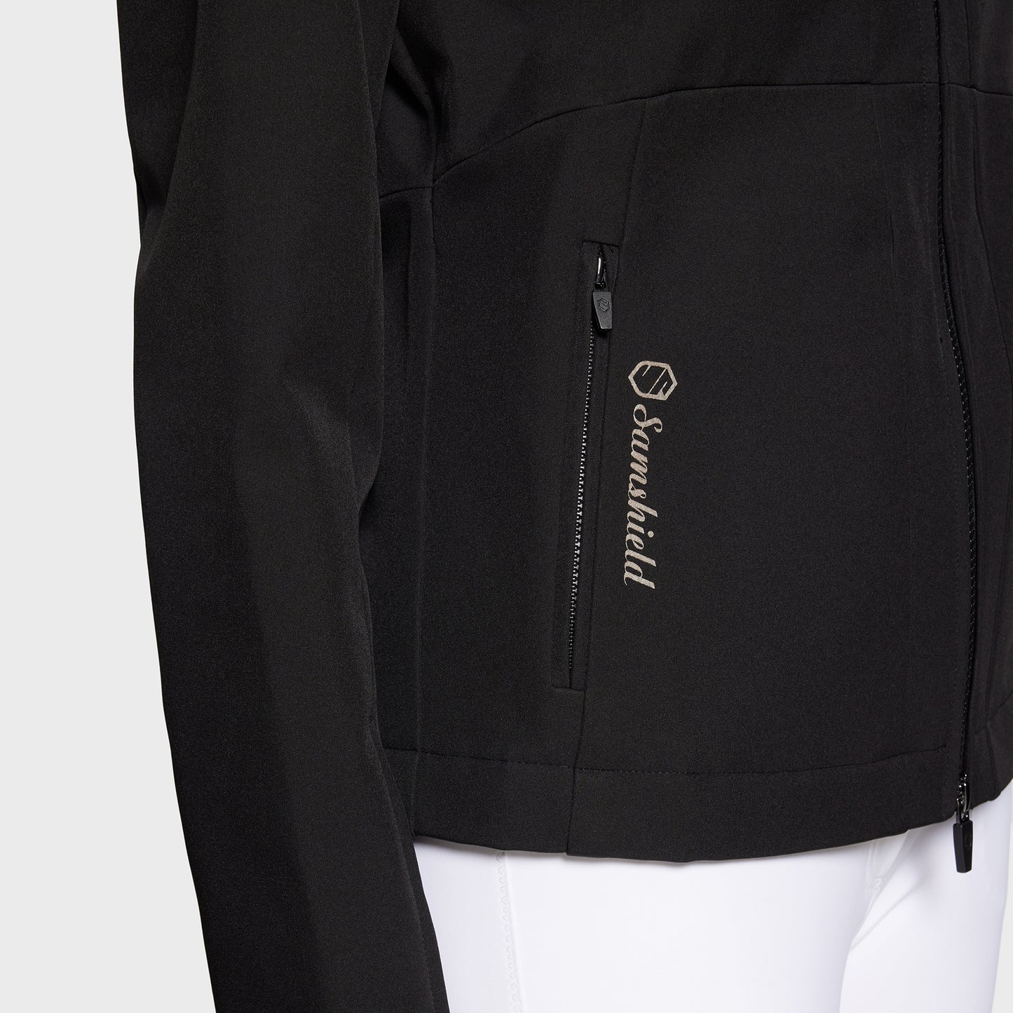 https://equitavisports.ca › products › manteau-court-softshell-victoria-samshield-fw25