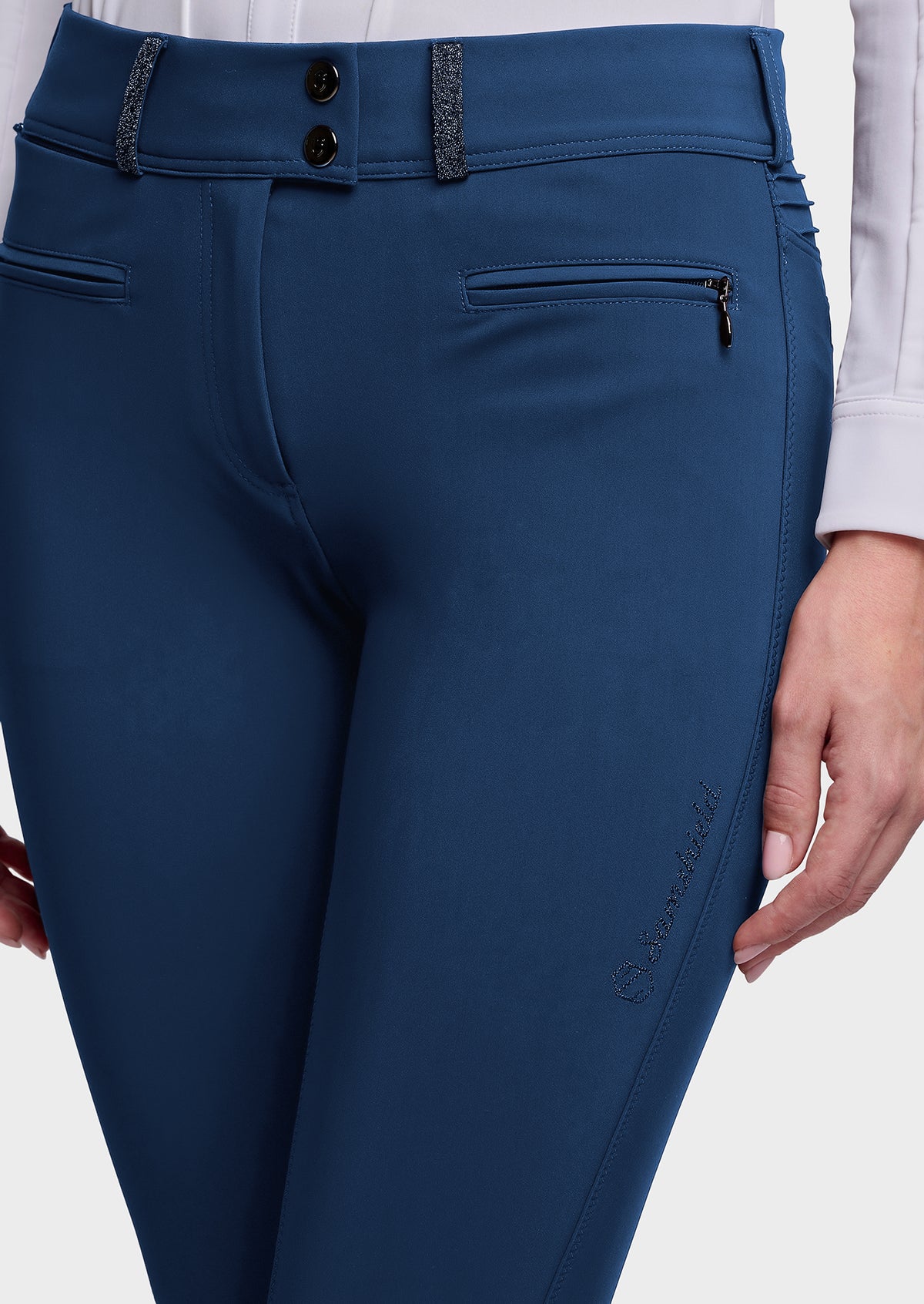 https://equitavisports.ca › products › pantalon-de-concours-chloe-crystal-fabric-samshield-fw26
