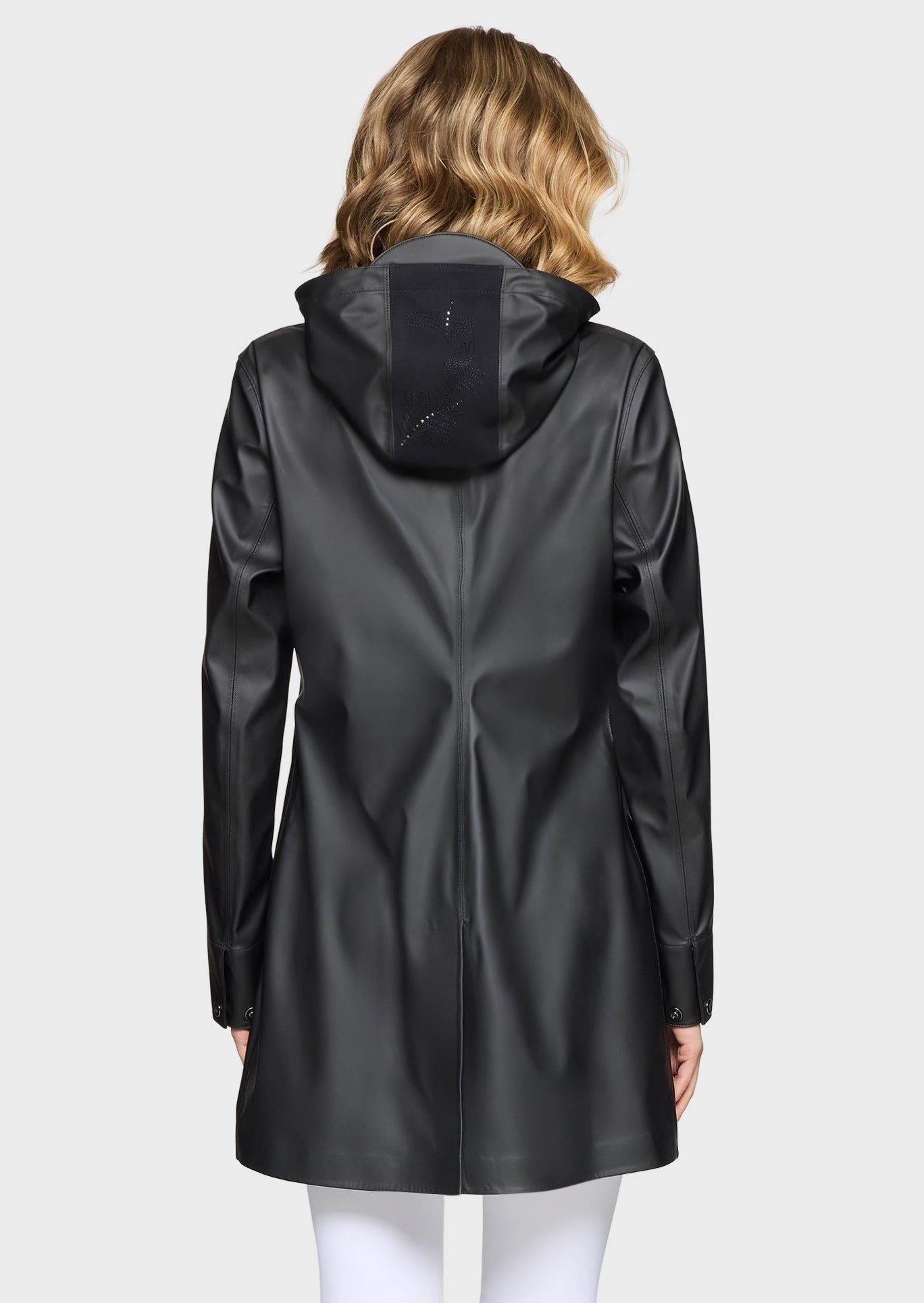 https://equitavisports.ca › products › manteau-de-pluie-delfina-samshield-ss26